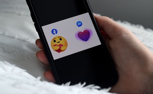 Les deux nouveaux emojis de Facebook, le 17 avril 2020.