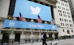 La façade de Wall Street, le 7 novembre 2013, pour l'introduction en Bourse de Twitter.