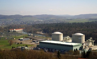 La centrale nucléaire de Beznau (Suisse) est en service depuis 1969.