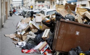 Les grévistes attendent un accord écrit avant de reprendre la collecte dans le 2e.
