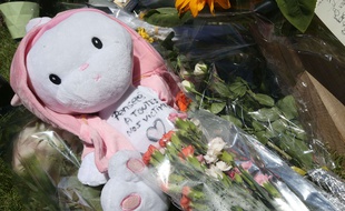 Une peluche déposée en hommage aux victimes de l'attentat de Nice, le 15 juillet 2016.