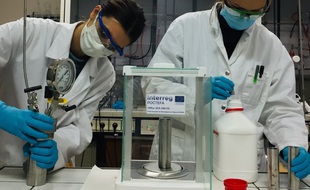 Dans le laboratoire toulousain qui planche sur la valorisation du Lindane.