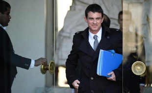 Le Premier ministre Manuel Valls à la sortie du Conseil des ministres à l'Elysée le 4 février 2015 à Paris