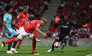 Steve Mandanda s'est blessé en encaissant le second but.