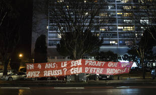 Une banderole de supporters marseillais dénonçant la gestion de l'OM par Frank McCourt et Jacques-Henri Eyraud, le 30 janvier 2021 à Marseille.