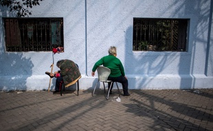 Deux personnes âgées à Shangaï (image d'illustration).