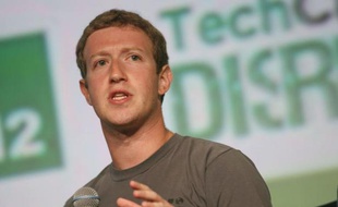 Le patron de Facebook, Mark Zuckerberg, a reconnu mardi que les débuts en Bourse du réseau social avaient été "décevants", mais a tenté de rassurer les investisseurs en promettant de gagner plus d'argent sur les mobiles, considérés comme un point faible du groupe.