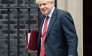 Le Premier ministre Boris Johnson devant le 10 Downing Street, à Londres le 2 septembre 2020.