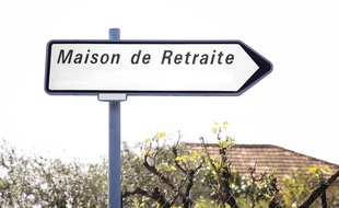 La maison de retraite est située à Mougins, au-dessus de Cannes