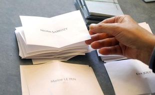 Des bulletins de vote à Nancy, le 22 avril 2012.