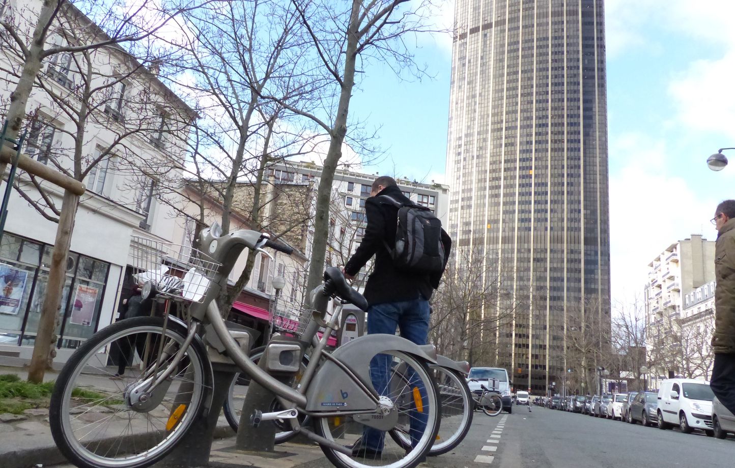 Une station vélib' à deux pas de la tout Montparnasse.