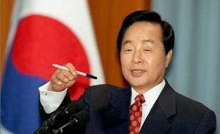 L'ancien président sud-coréen Kim Young-Sam à Séoul le 6 janvier 1995