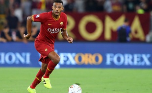 Un supporter de l'AS Rome ayant écrit des messages racistes envers Juan Jesus a été banni de stade à vie par le club.