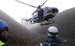 Des membres du peloton de gendarmerie de Haute-montagne (PGHM) de Bagnères-de-Luchon lors d'un exercice de secourisme.