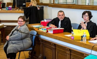 Dominique Cottrez et ses avocats Franck Berton et Marie-Helene Carlier à l'ouverture de son procès le 25 juin 2015 à Douai