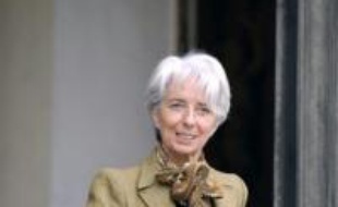 La ministre de l'Economie Christine Lagarde a indiqué jeudi à l'AFP que "compte tenu de la situation internationale", il était "plus raisonnable de se situer dans la partie basse de la fourchette de croissance" de 2% à 2,5% prévue pour 2008 par le gouvernement.