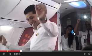 L'équipage de la compagnie SpiceJet en pleine chorégraphie.