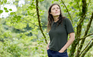 La journaliste Inès Léraud est également l'autrice d'une bande dessinée consacrée au scandale des algues vertes en Bretagne.