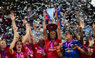 Les Lyonnaises ont pu soulever leur troisième Ligue des champions après un suspense insoutenable jeudi soi.