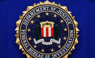 La justice américaine et la police fédérale FBI ouvrent une enquête sur l'arrestation dans une salle de classe d'une lycéenne noire par un policier blanc, un acte filmé dont la brutalité a suscité une vive indignation