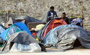 Un camp de migrants à Calais, le 18 mai 2014.