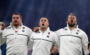 L'équipe anglaise de rugby chante le God save the Queen le 3 octobre 2015 à Twickenham.