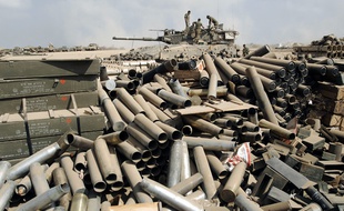 Frontière entre Israël et la bande de Gaza, le 28 juillet 2014. Des cartouches vides de l'armée israélienne, qui a lancé une offensive contre le Hamas.