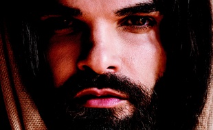 Mike Massy interprète Jésus dans la comédie musicale de pascal Obispo et Christophe Barratier.