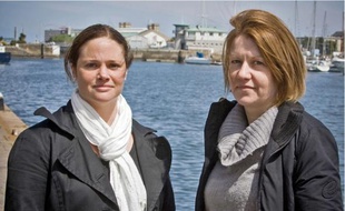 Julie Leclerc (à g.) et Magali Drouet, porte-parole des familles des victimes.