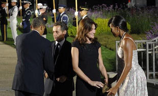 Le président américain Barack Obama et sa femme Michelle Obama rencontrent Nicolas Sarkozy et sa femme Carla Bruni au sommet du G20 au Conservatoire de Pittsburgh, en pennsylvanie, le 24 septembre 2009.