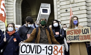 Des manifestants se sont réunis à Rennes ce mardi 17 novembre pour protester contre la proposition de loi sur la sécurité globale.