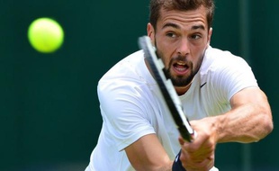 Jo-Wilfried Tsonga et Benoît Paire ont sauvé une journée de jeudi globalement désastreuse pour les Français, en rejoignant Richard Gasquet et Julien Benneteau au troisième tour de Wimbledon.