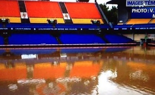 Le stade la Mosson sous les eaux après les fortes pluies qui ont frappé l'Hérault, le 30 septembre 2014.