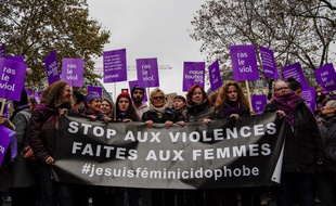 Des femmes marchent contre les violences sexistes et sexuelles à Paris, le 24 novembre 2018.