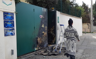 Une poubelle a été mise à feu devant le lycée Saint Louis, dans les quartiers Nord de Marseille.