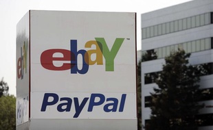 Devant les locaux d'eBay et PayPal à San José, en Californie.