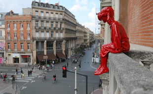 La petite observatrice, une sculpture du Toulousain James Colomina, est installée à la CCI à l'occasion de l'événement #31street.