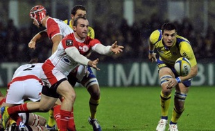 Clermont, moins inspiré qu'en Coupe d'Europe, a souffert pour préserver son invincibilité à domicile face à Biarritz (19-12), qui obtient le point de bonus défensif au terme d'un match animé, vendredi en ouverture de la 9e journée du Top 14.