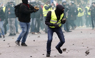 Les Champs-Elysées ont été à nouveau le théâtre de dégradations, le 16 mars.