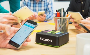 La Klaxoon Box ambitionne de rendre les réunions de travail plus vivantes.