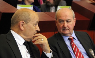 Jean-Yves Le Drian, ici avec son successeur à la tête de la région Bretagne Pierrick Massiot.
