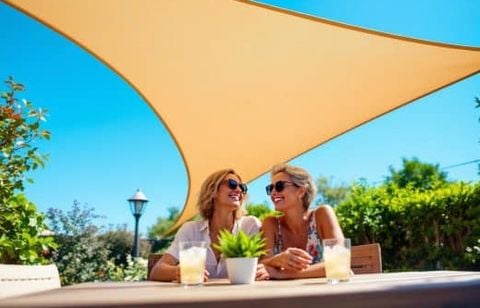 Besoin d’ombre sur la terrasse ? Ce voile d’ombrage triangulaire est à 24,99 € chez Botanic (au lieu de 34,99 €)