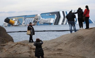 Le voyage cadeau sur un bateau de croisière s'est transformé en tragédie pour un frère et une soeur retraités, habitant les environs de Besançon et identifiés jeudi parmi les victimes retrouvées du Costa Concordia.
