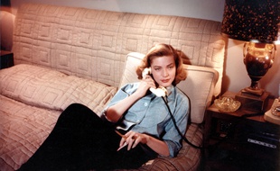 Pantalon et chemise d'homme, Lauren Bacall était pourtant ultra-féminine.
