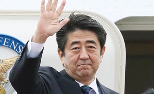 Le Premier ministre ministre japonais Shinzo Abe est arrivé vendredi à Abidjan, première étape d'une tournée africaine de quatre jours, qui l'emmènera également au Mozambique et en Ethiopie.