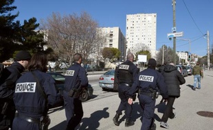 Des policiers en intervention le 9 février 2015 à Marseille