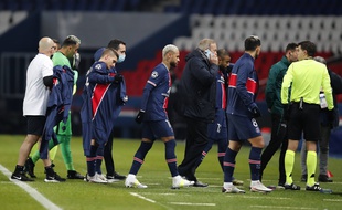 Les joueurs du PSG rejoignant les vestiaires du Parc