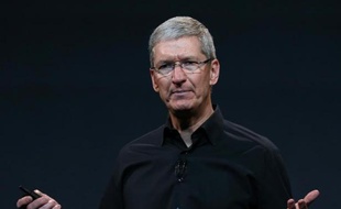 Apple a rémunéré son directeur général, Tim Cook, à hauteur de 4,25 millions de dollars cette année, une hausse de presque 2% comparé à 2012, selon un document publié vendredi en prévision de l'assemblée générale annuelle.