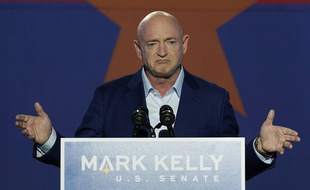 L'ex-astronaute américain Mark Kelly a battu mardi la sénatrice républicaine et ex-pilote de chasse Martha McSally aux élection parlementaire dans l'Arizona, mardi 3 novembre 2020. (Illustration)
