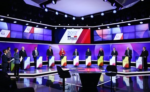 Les 11 candidats à l'élection présidentielle sur le plateau de l'émission